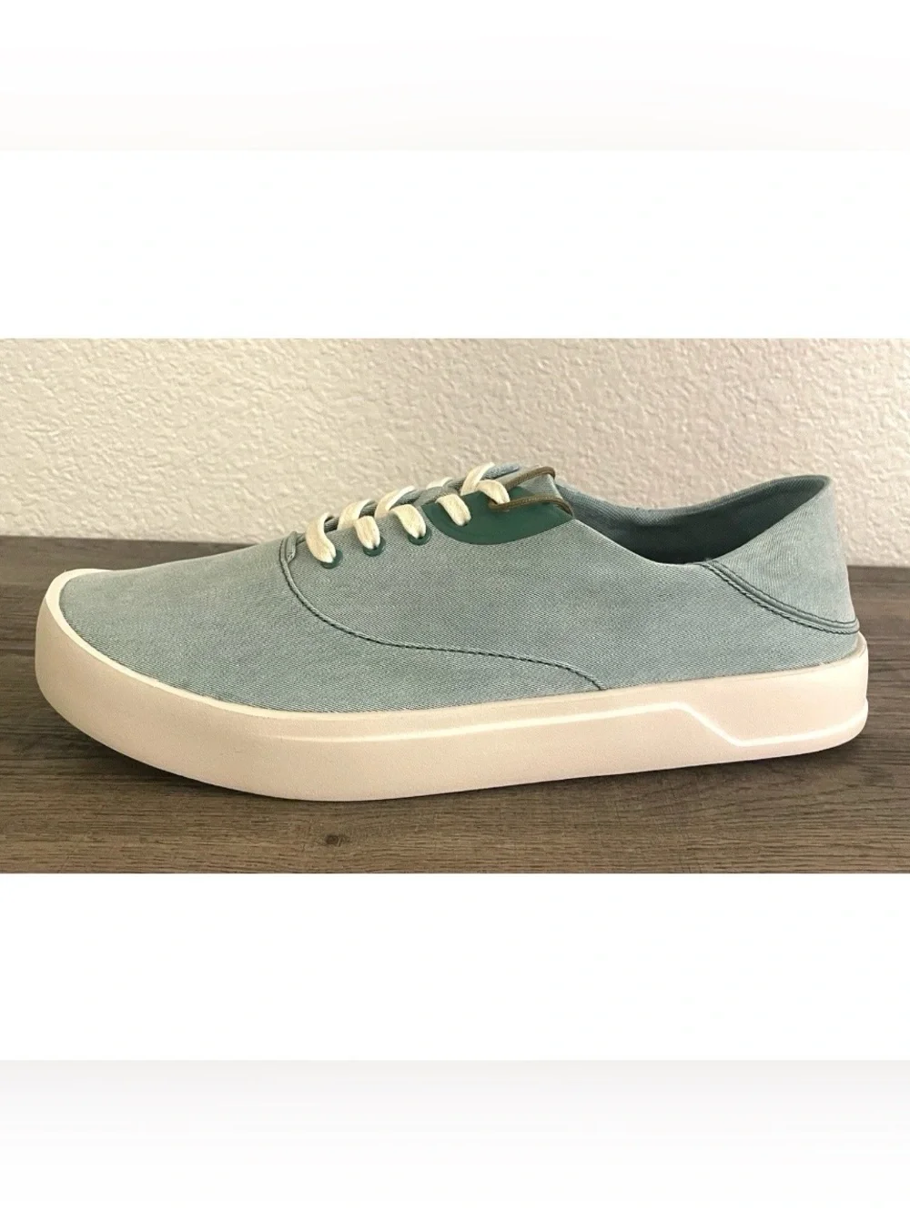 OluKai Tradewind Bamboo Mens US 10 Mint Green Beach Hawaii Canvas Sneakers Shoes